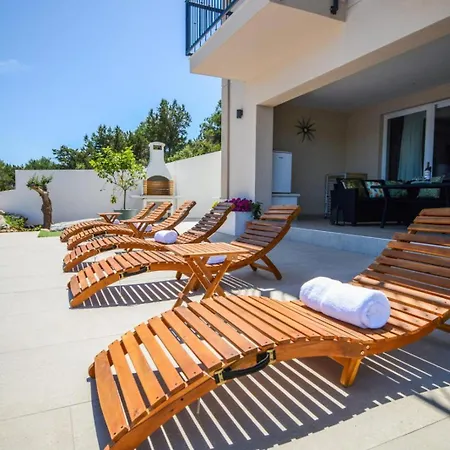 Olea Mare Zadarvillas 韦利拉特